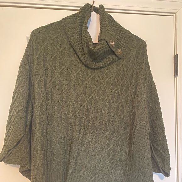Design History Green Cable Knit Poncho Sweater with Turtleneck - Picture 5 of 5